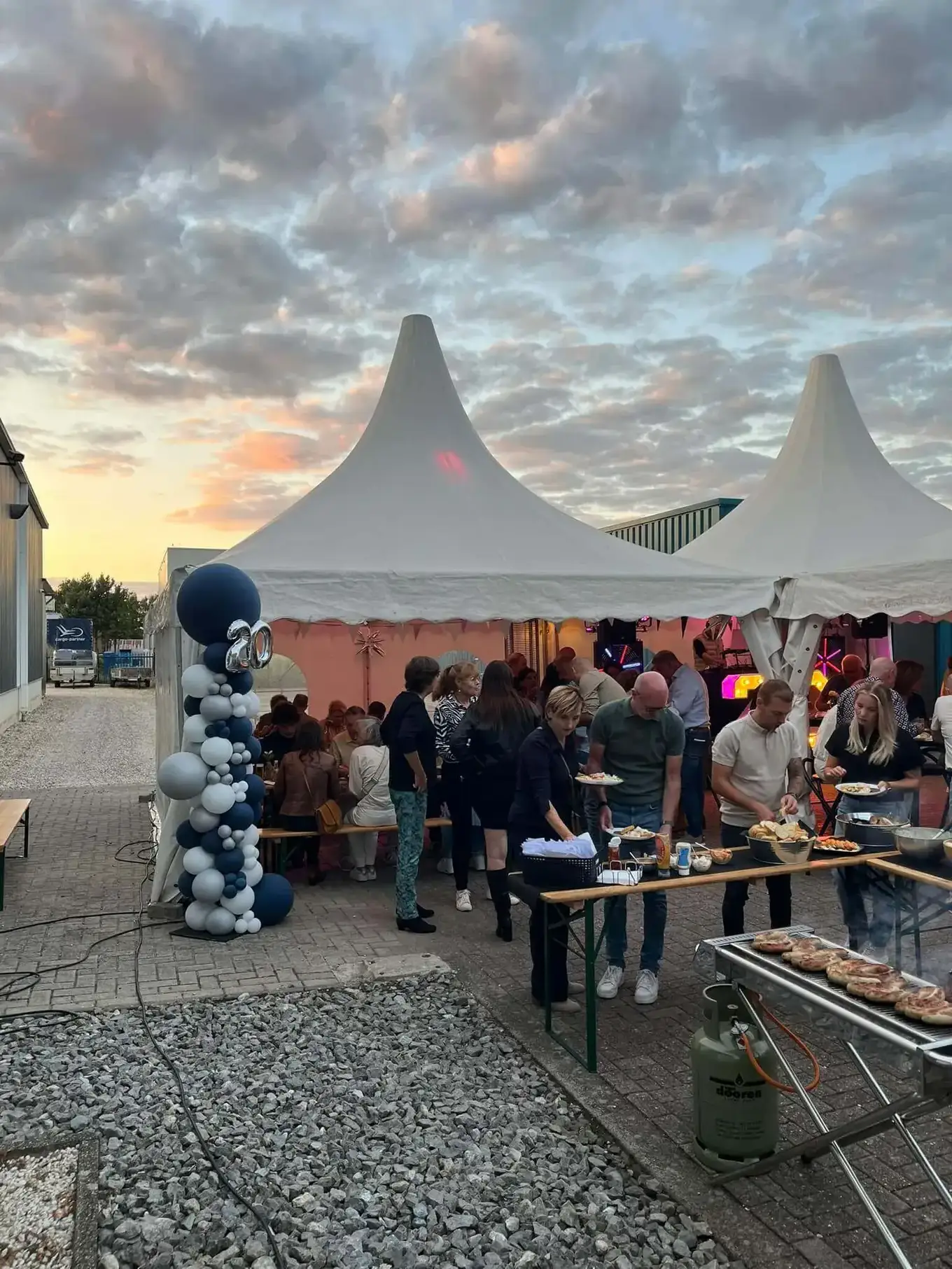 BBQ met foodtruck Pief Pof Plank op het jubileumfeest van Lomans Technical Services